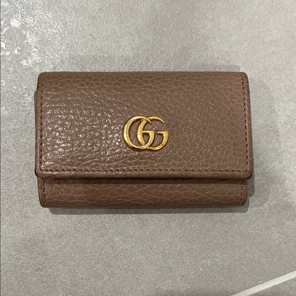 Beige Leather Gucci Key Holder